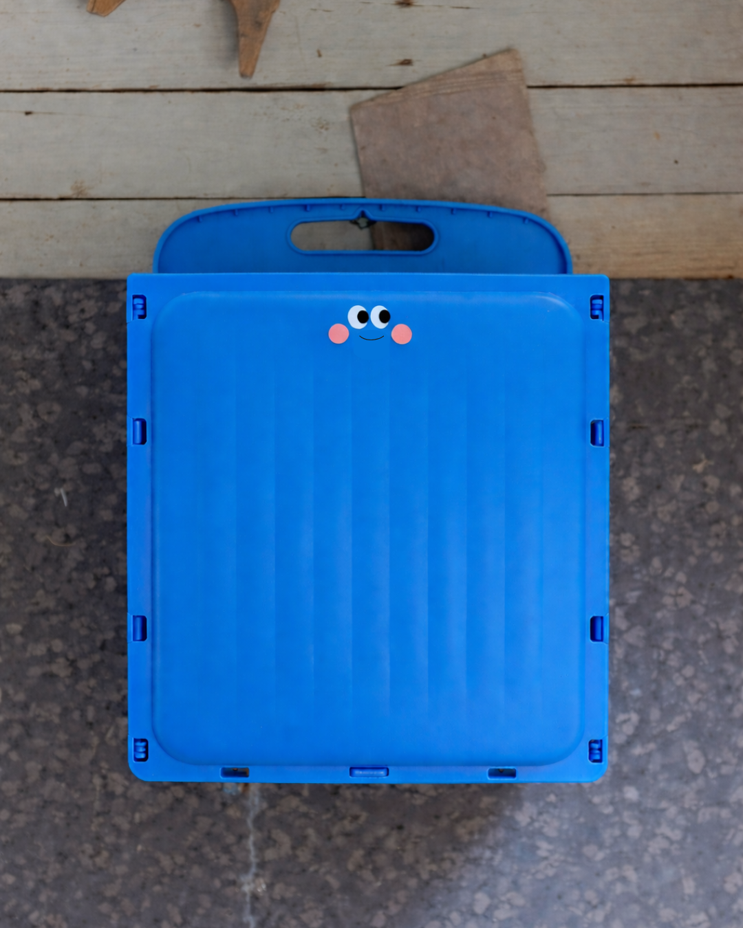 Raindrops - Wall Pocket